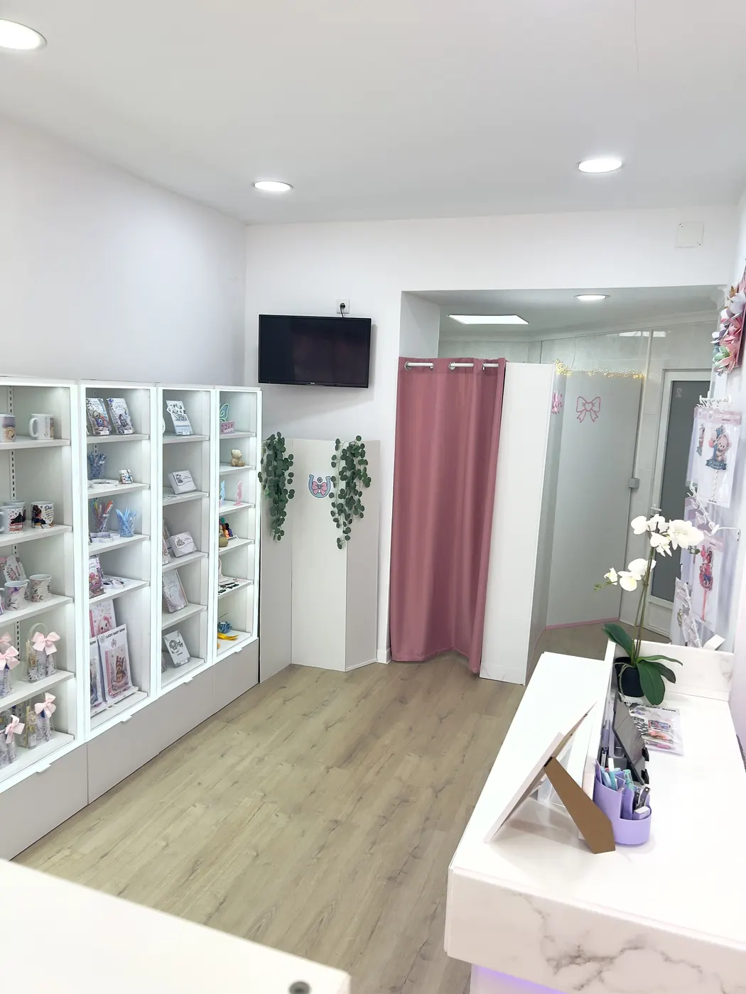 Interior da loja Lucky Baby Bow, no Centro Comercial Miravila