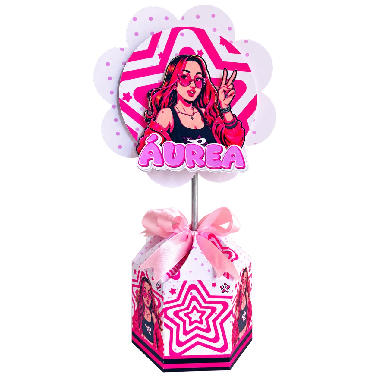 Centro de mesa. Para decorar a mesa da festa, personalizado com nome e tema.