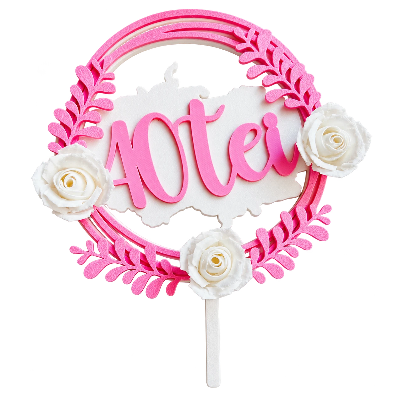 Topo de bolo. Para decorar o bolo da celebração, personalizado com nome e tema.